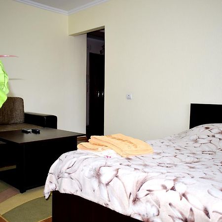 Apartment On Krushelnitskoy 73 Rivne Bagian luar foto