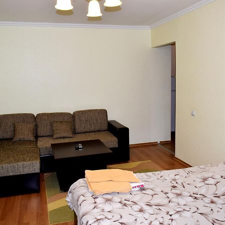 Apartment On Krushelnitskoy 73 Rivne Bagian luar foto