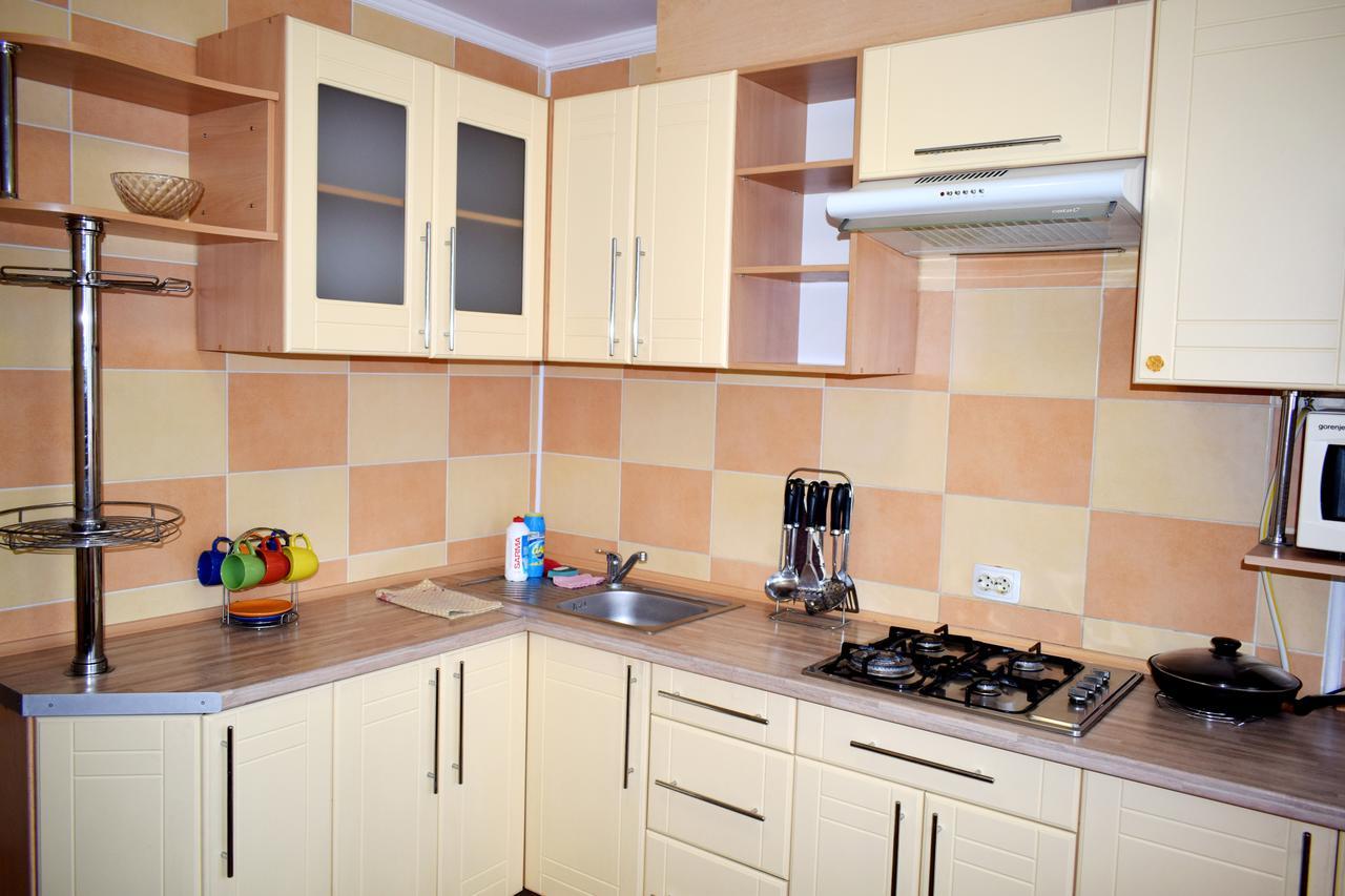 Apartment On Krushelnitskoy 73 Rivne Bagian luar foto