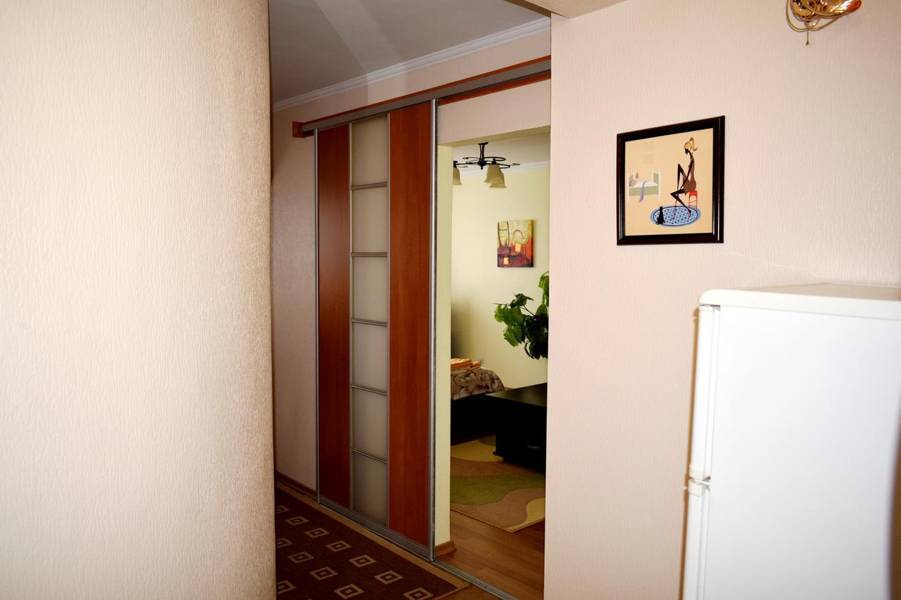 Apartment On Krushelnitskoy 73 Rivne Bagian luar foto